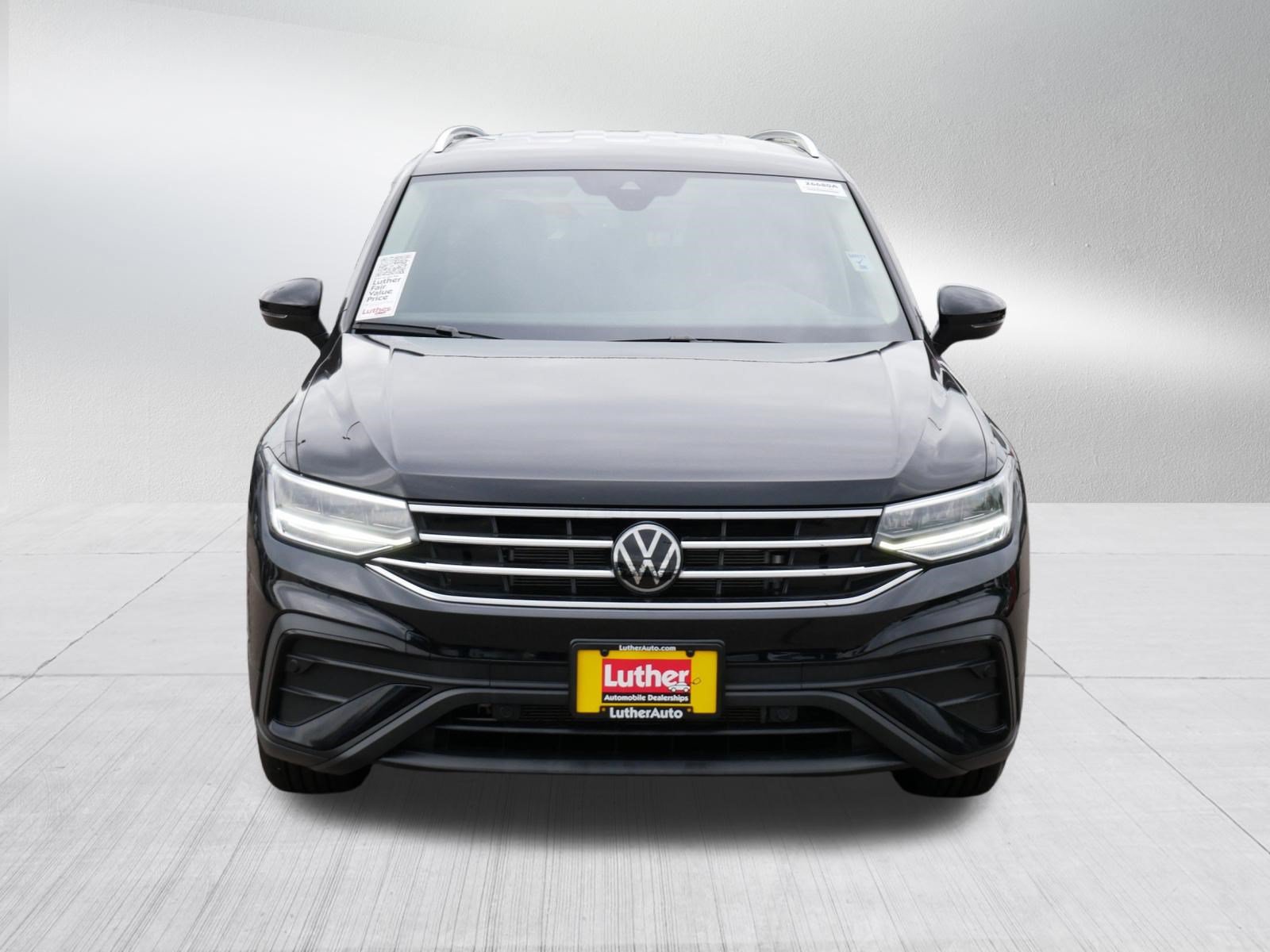 Certified 2024 Volkswagen Tiguan SE w/ MDO Package, Two-Row AWD/4WD image 2