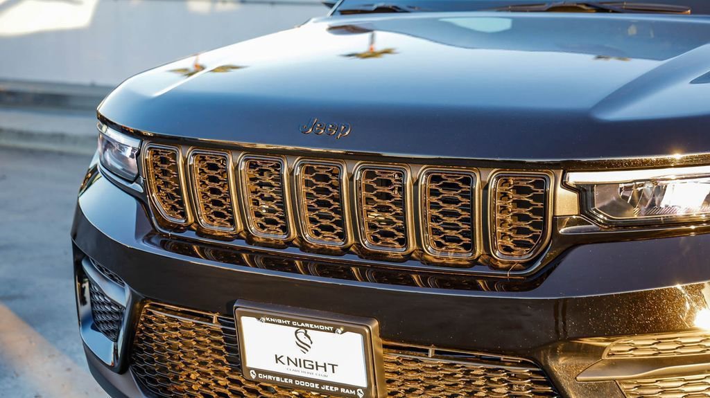 New 2025 Jeep Grand Cherokee Altitude image 6