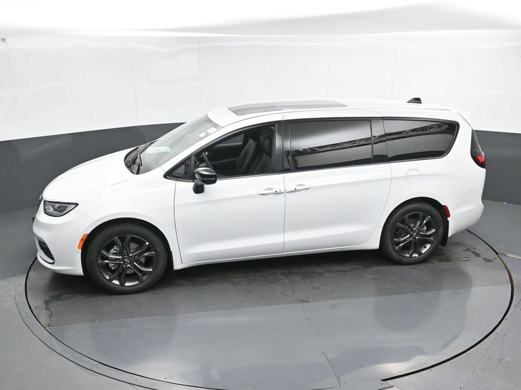 New 2026 Chrysler Pacifica Select image 36