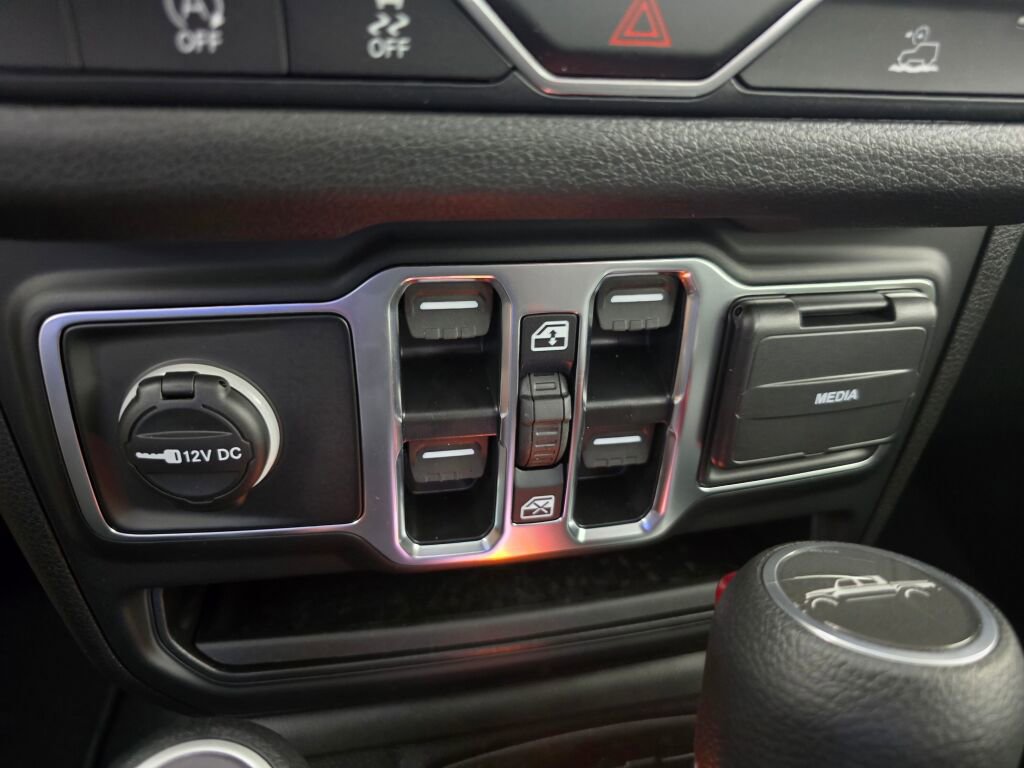 New 2025 Jeep Gladiator Sport image 30