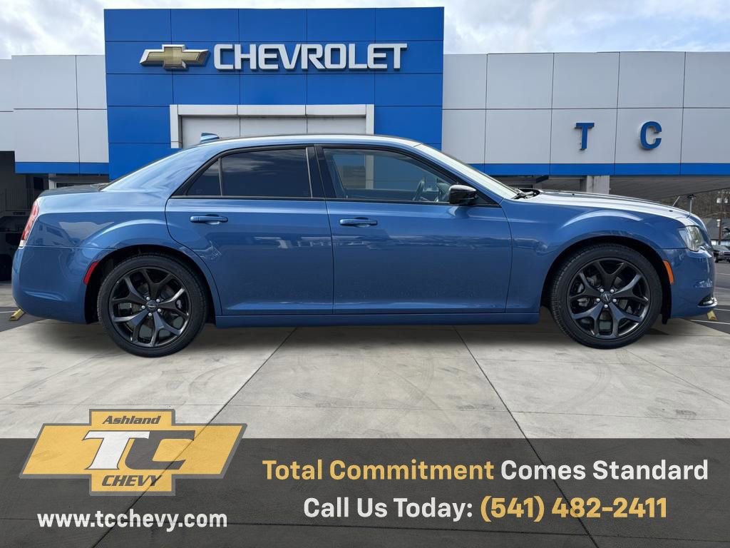 Used 2021 Chrysler 300 Touring w/ Sport Appearance Package image 6