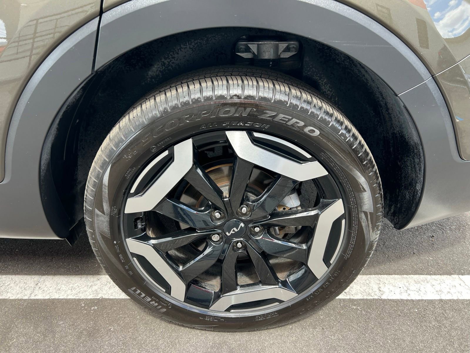 Used 2025 Kia Telluride EX w/ EX Captain's Chair Package FWD image 16