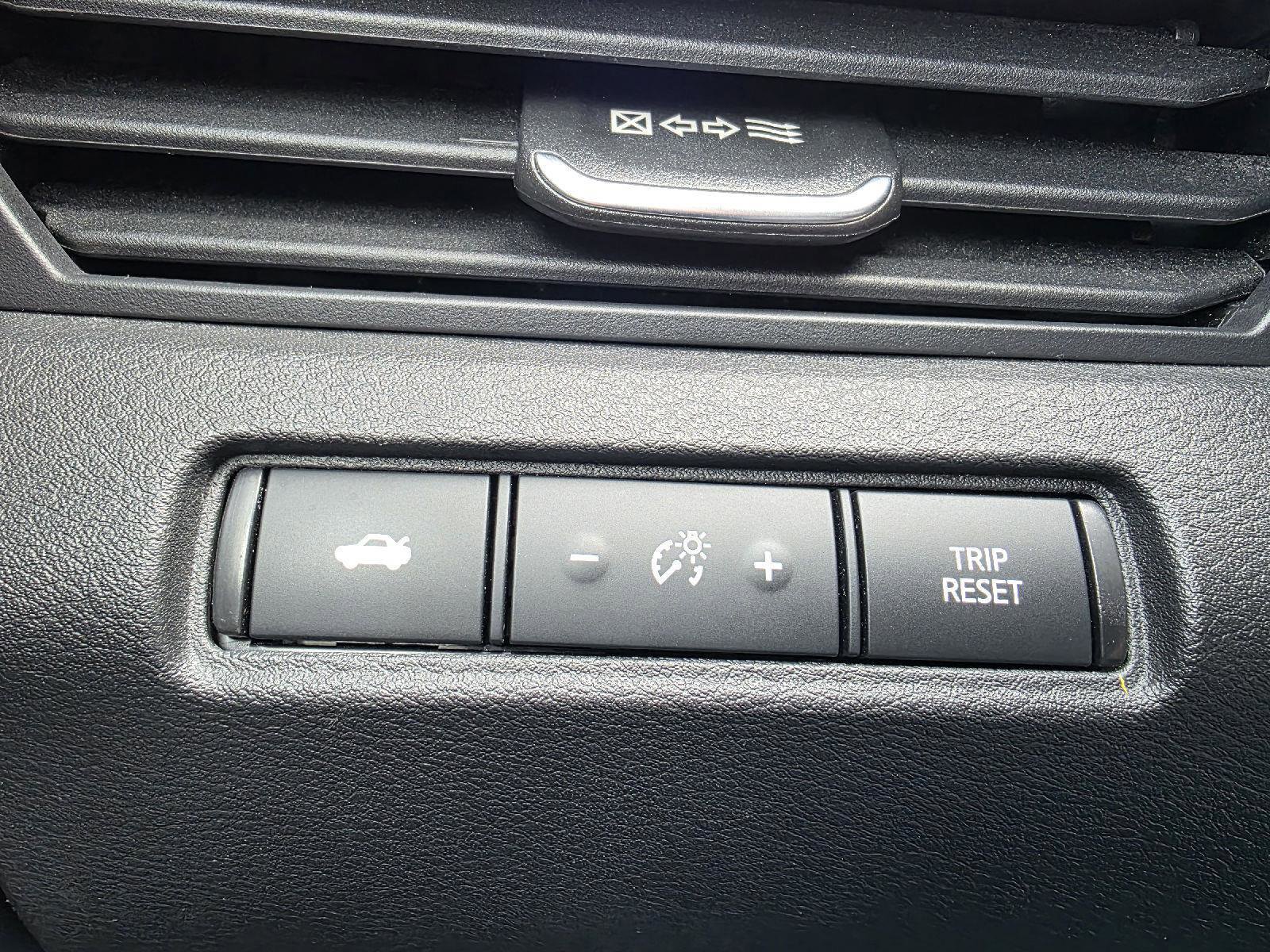 Used 2024 Nissan Altima 2.5 SV image 17