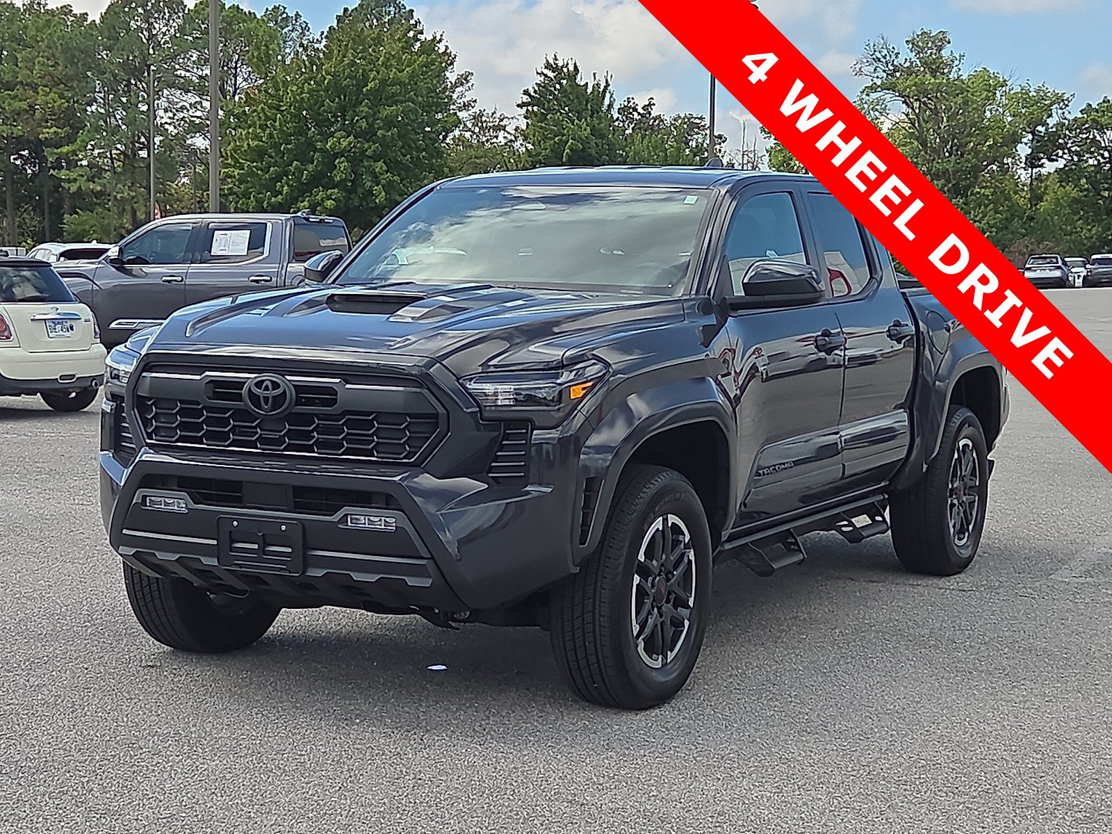 Used 2025 Toyota Tacoma TRD Sport AWD/4WD image 2