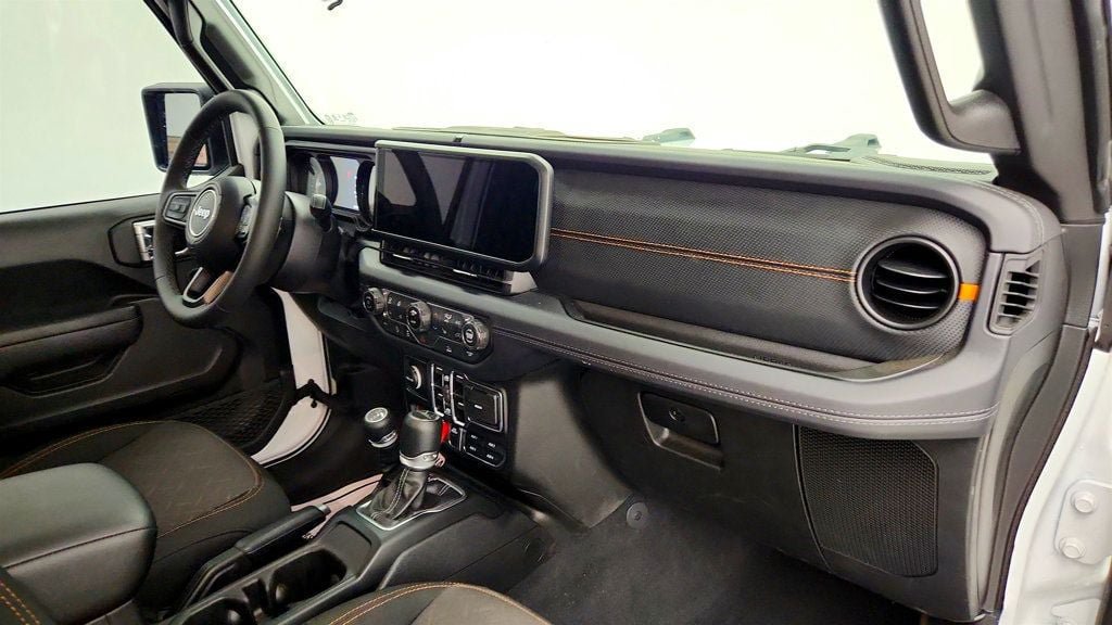 Used 2025 Jeep Gladiator Mojave w/ Convenience Group AWD/4WD image 25
