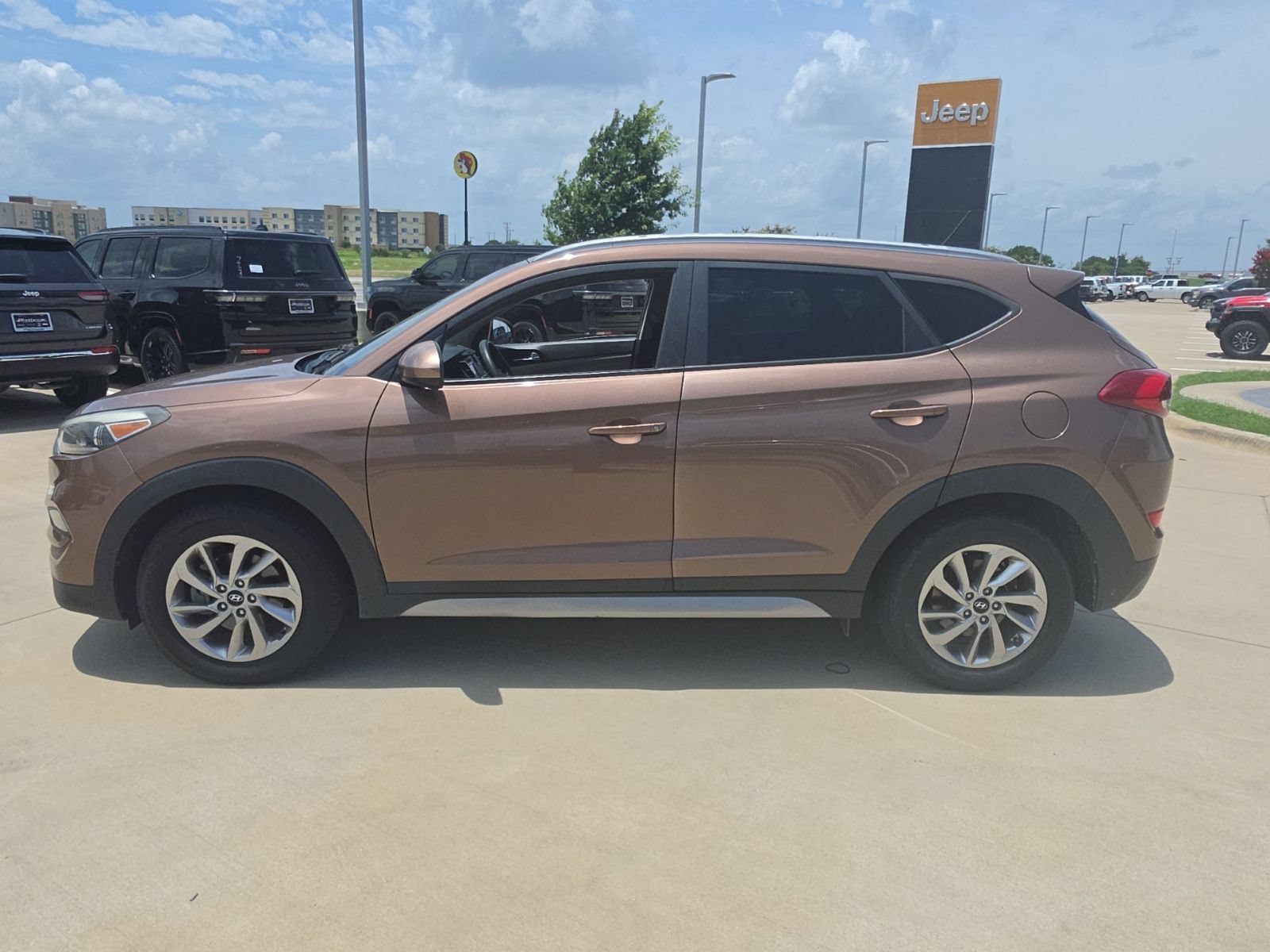 Used 2017 Hyundai Tucson SE w/ SE Popular Package 02 FWD image 2