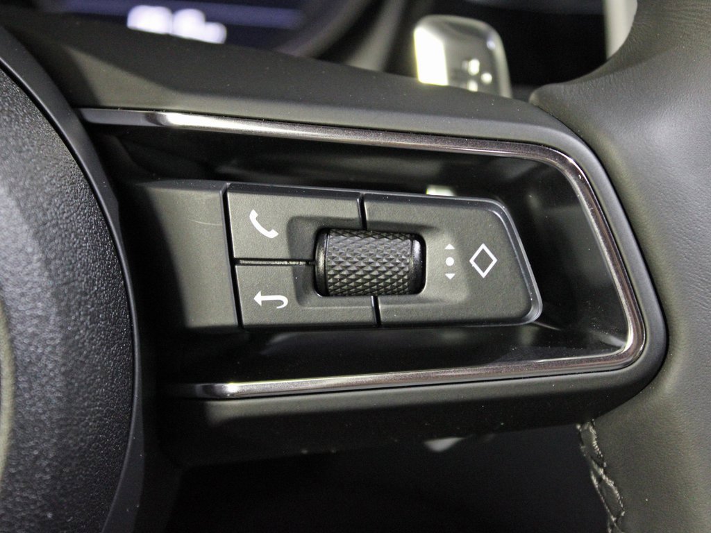 Used 2025 Porsche Macan image 23