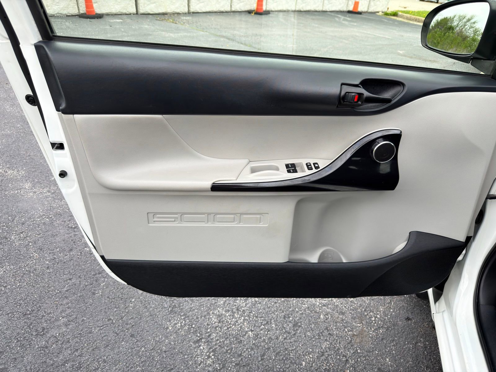 Used 2014 Scion iQ image 12