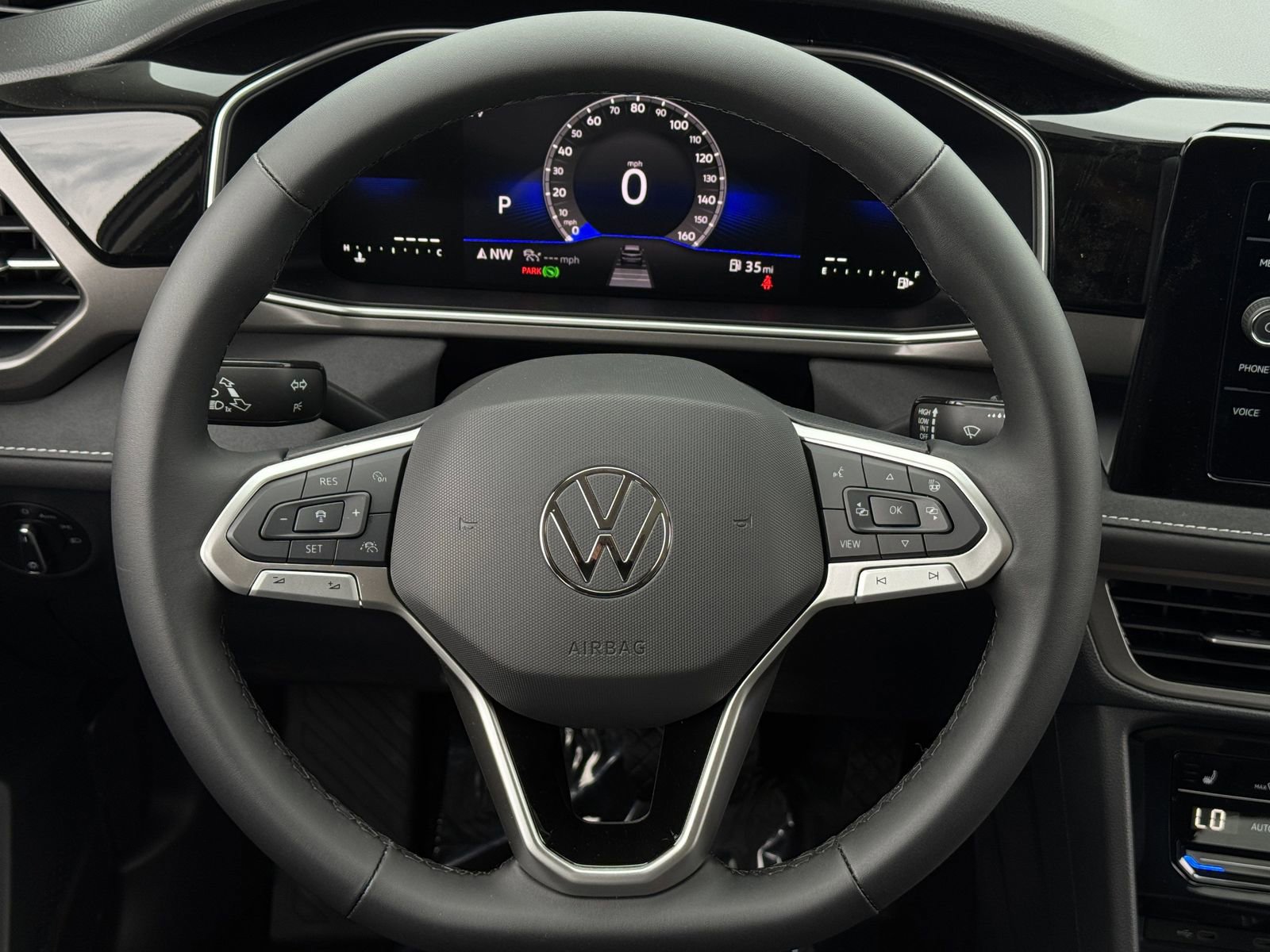 New 2026 Volkswagen Taos SE FWD image 15