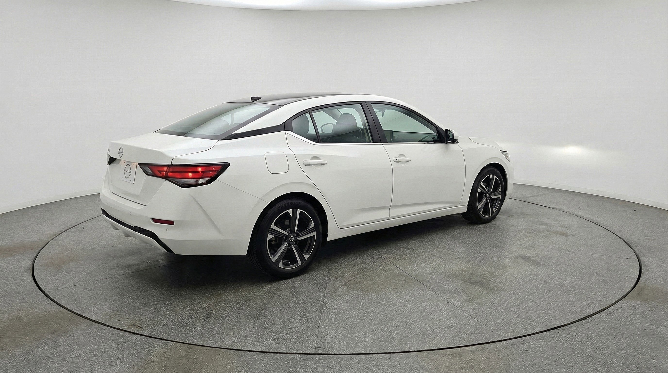 Used 2025 Nissan Sentra SV image 9