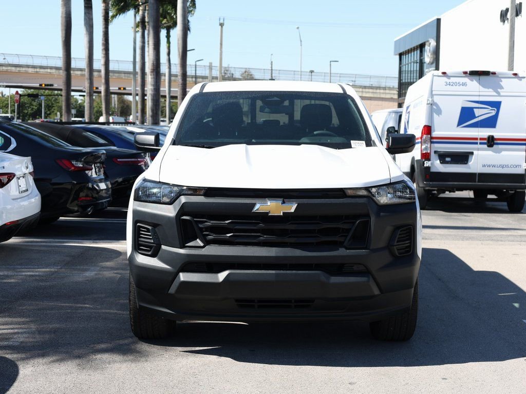 Used 2025 Chevrolet Colorado W/T image 3