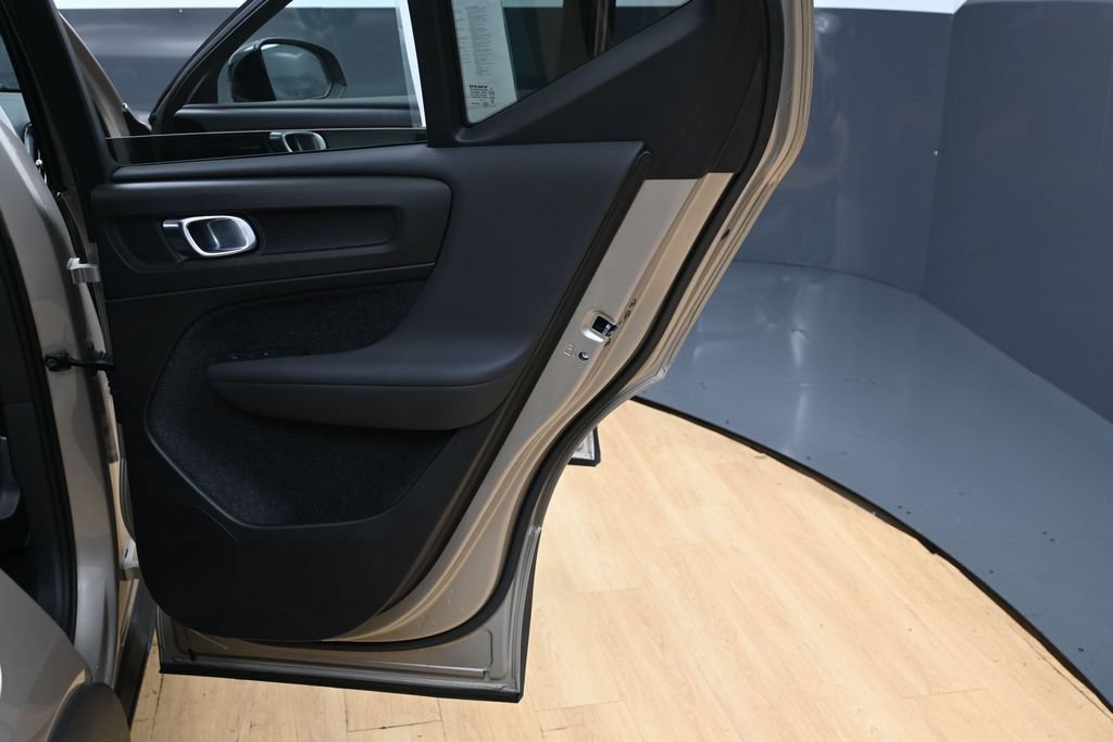 Used 2023 Volvo XC40 B4 Plus w/ Protection Package FWD image 29