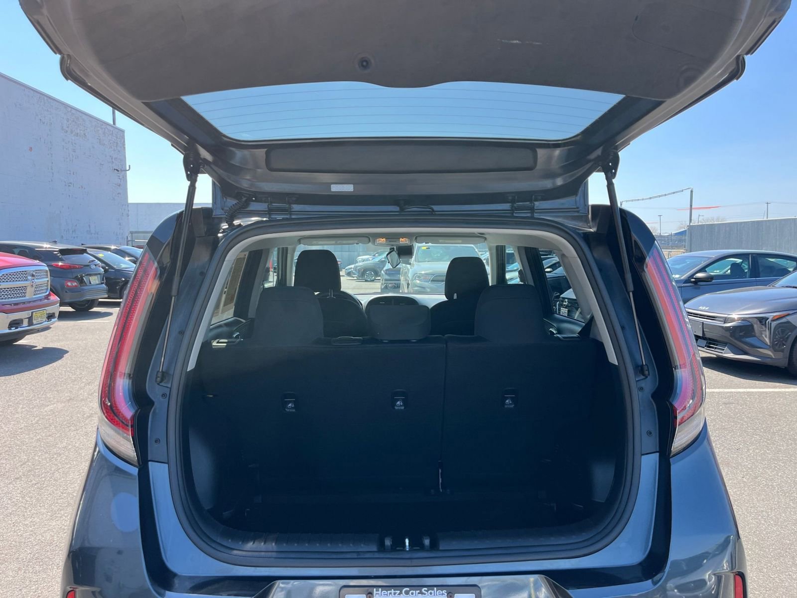 Used 2025 Kia Soul LX w/ LX Technology Package FWD image 29