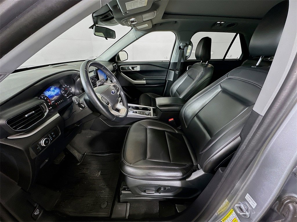 Used 2022 Ford Explorer XLT w/ Equipment Group 202A image 16