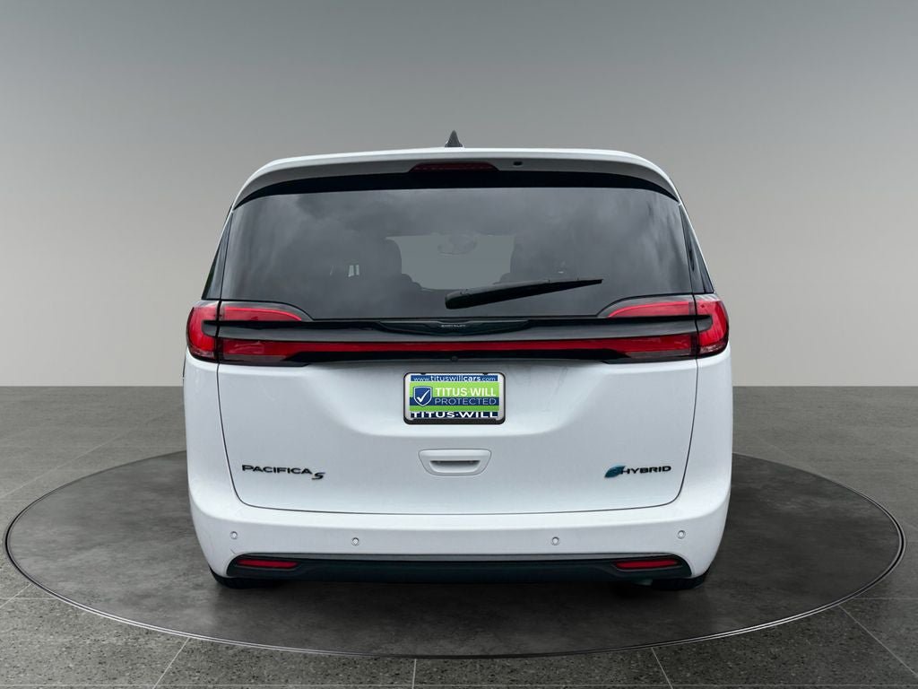 Used 2023 Chrysler Pacifica Limited w/ Uconnect Theater Family Group FWD image 8