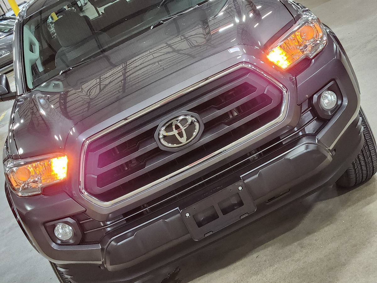 Used 2022 Toyota Tacoma SR5 RWD image 17