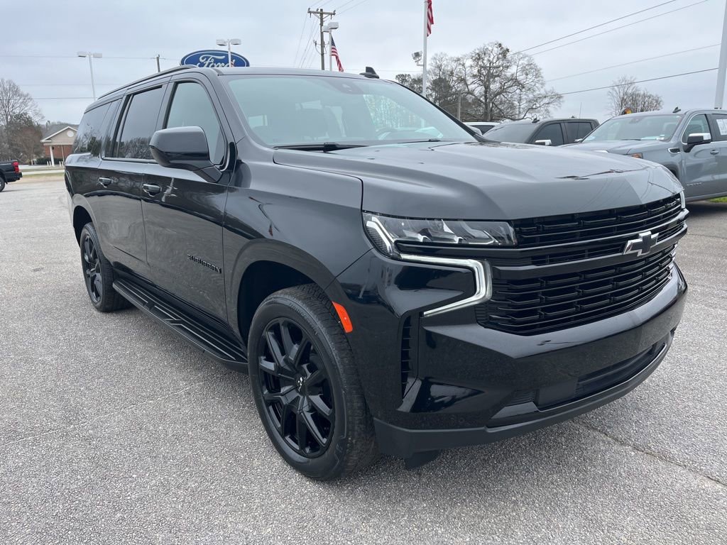 Used 2023 Chevrolet Suburban RST w/ Sport Performance Package image 3