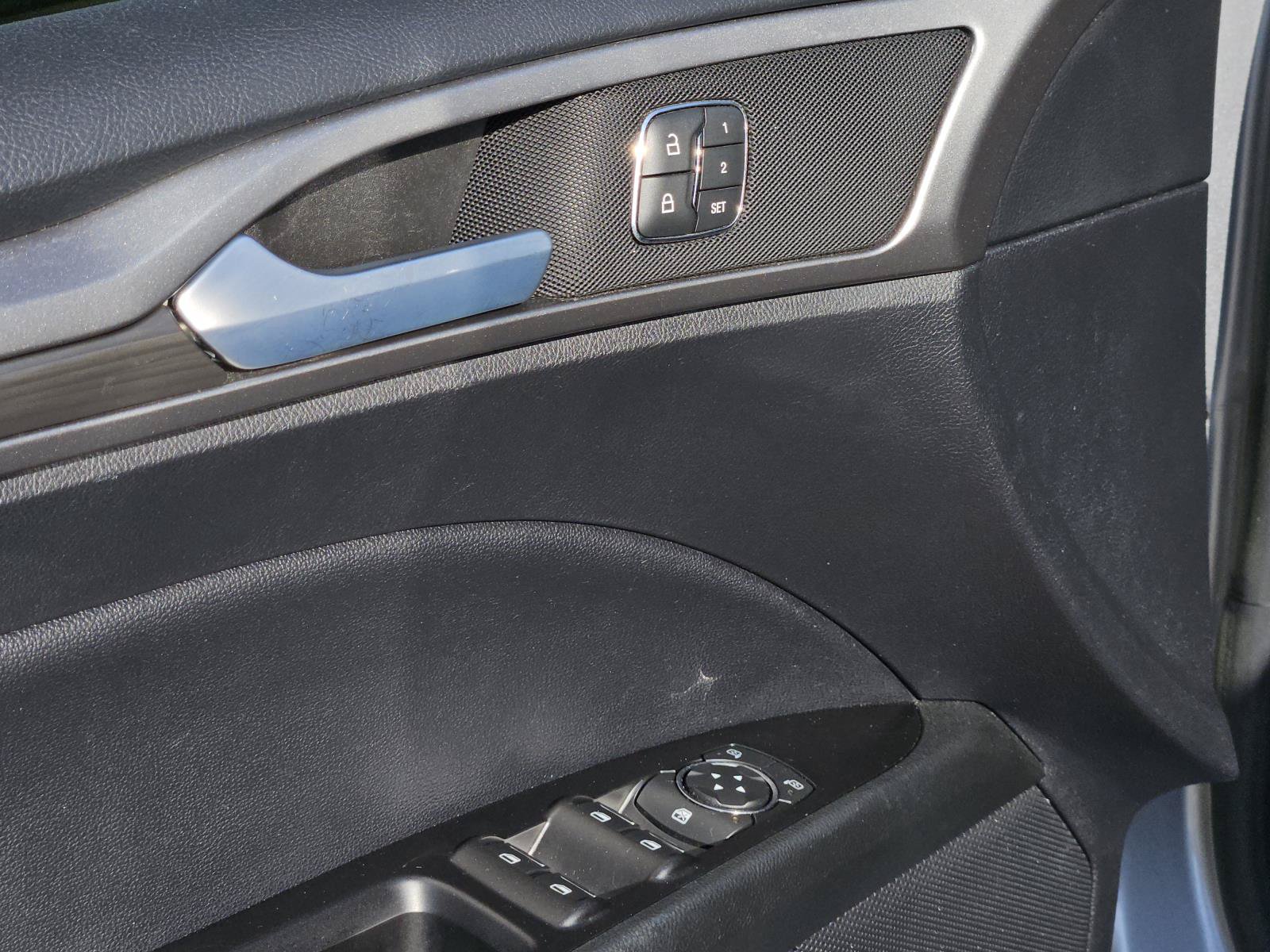 Used 2020 Ford Fusion SEL FWD image 27