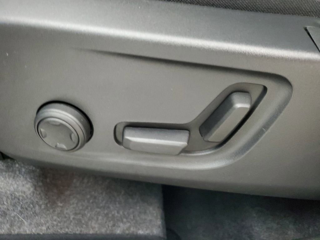 Certified 2026 Volvo XC40 B5 Core w/ Climate Package image 23