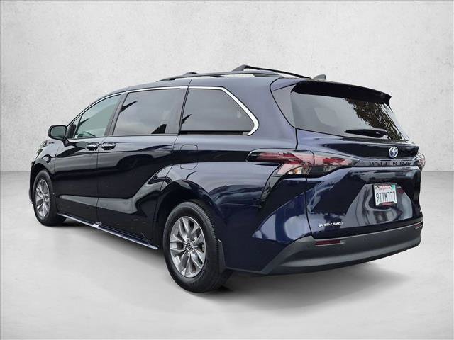 Used 2025 Toyota Sienna XLE AWD/4WD image 7