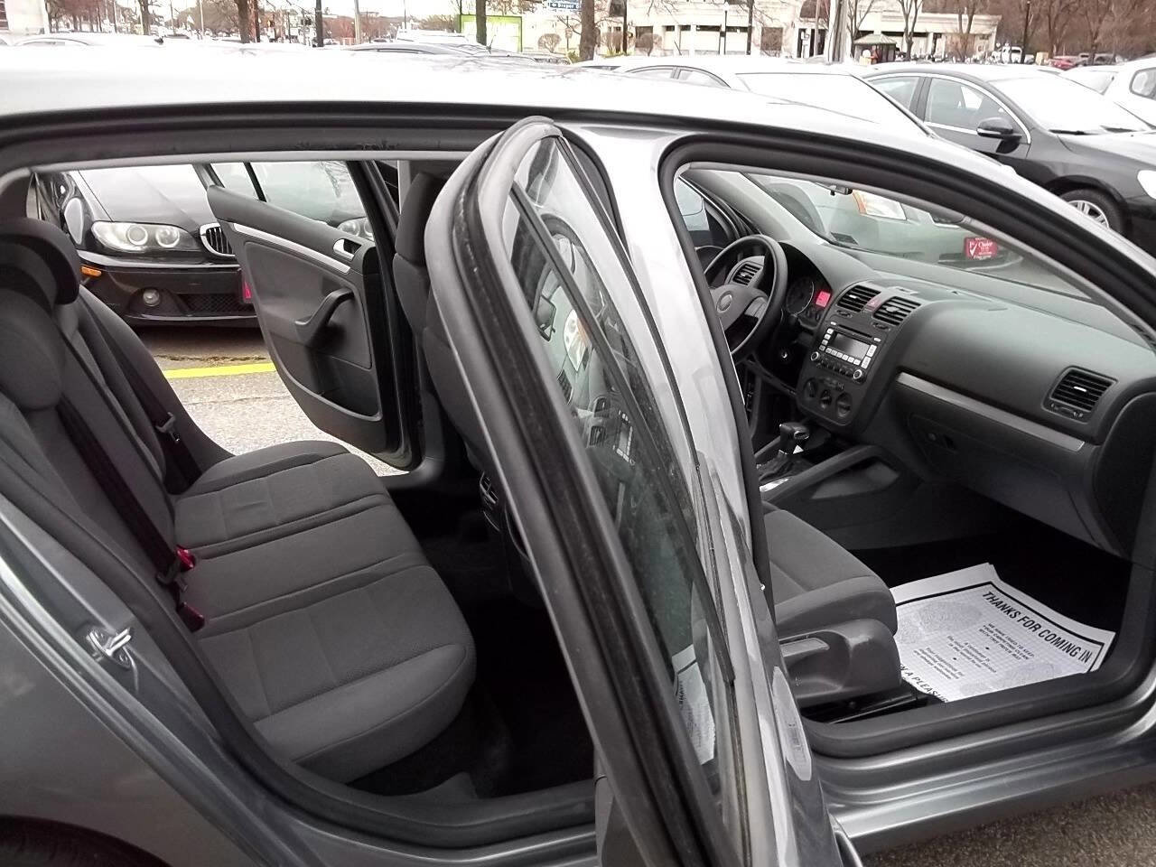 Used 2009 Volkswagen Rabbit S image 9