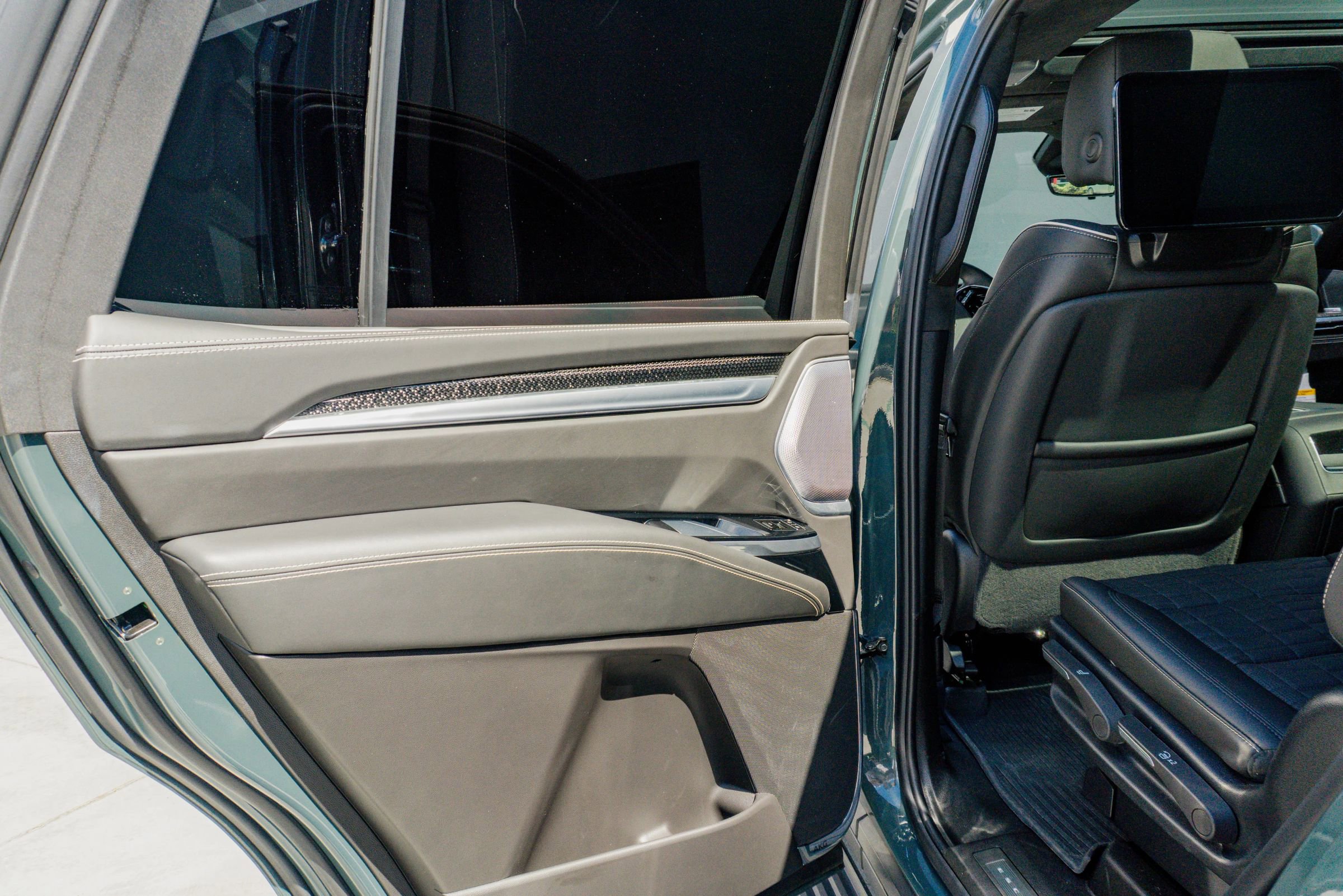 Used 2025 Cadillac Escalade V w/ LPO, ONYX Package AWD/4WD image 76