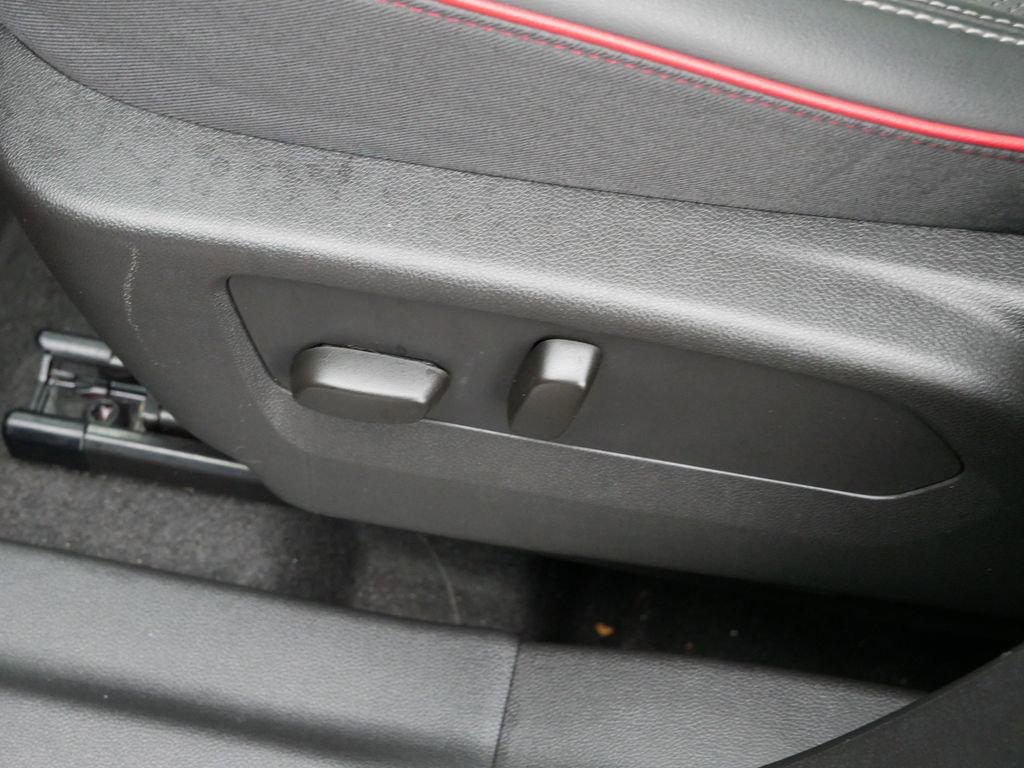 Used 2023 Buick Envision Essence w/ Sport Touring Package image 17