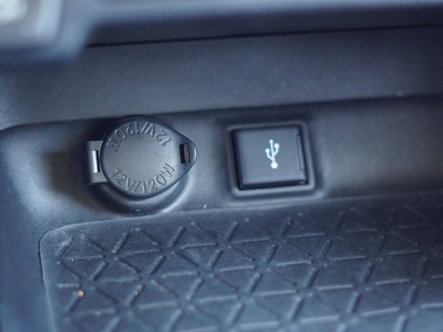 Used 2021 Toyota RAV4 XLE Premium w/ Carpet Mat Package (TMS) FWD image 29