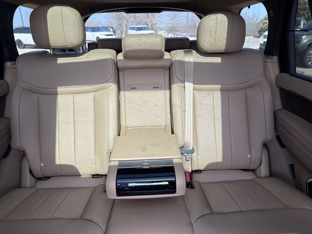 New 2026 Land Rover Range Rover Long Wheelbase SE AWD/4WD image 24