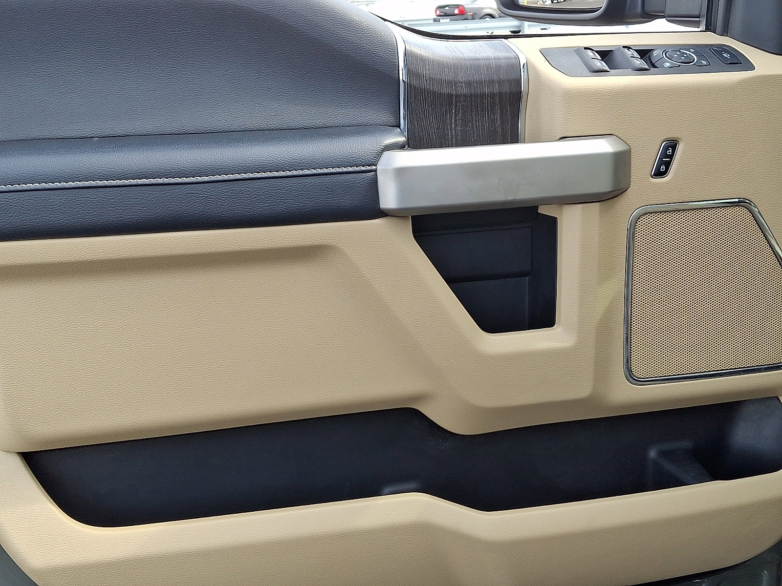 Used 2020 Ford F250 Lariat w/ Chrome Package image 12