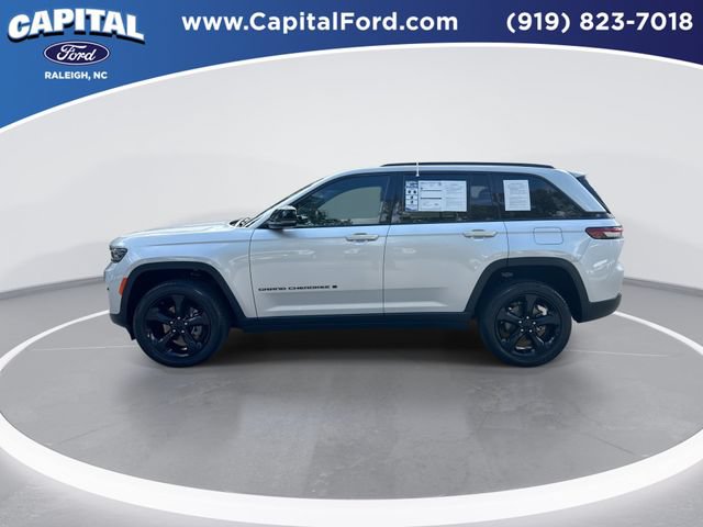 Used 2022 Jeep Grand Cherokee Altitude RWD image 5