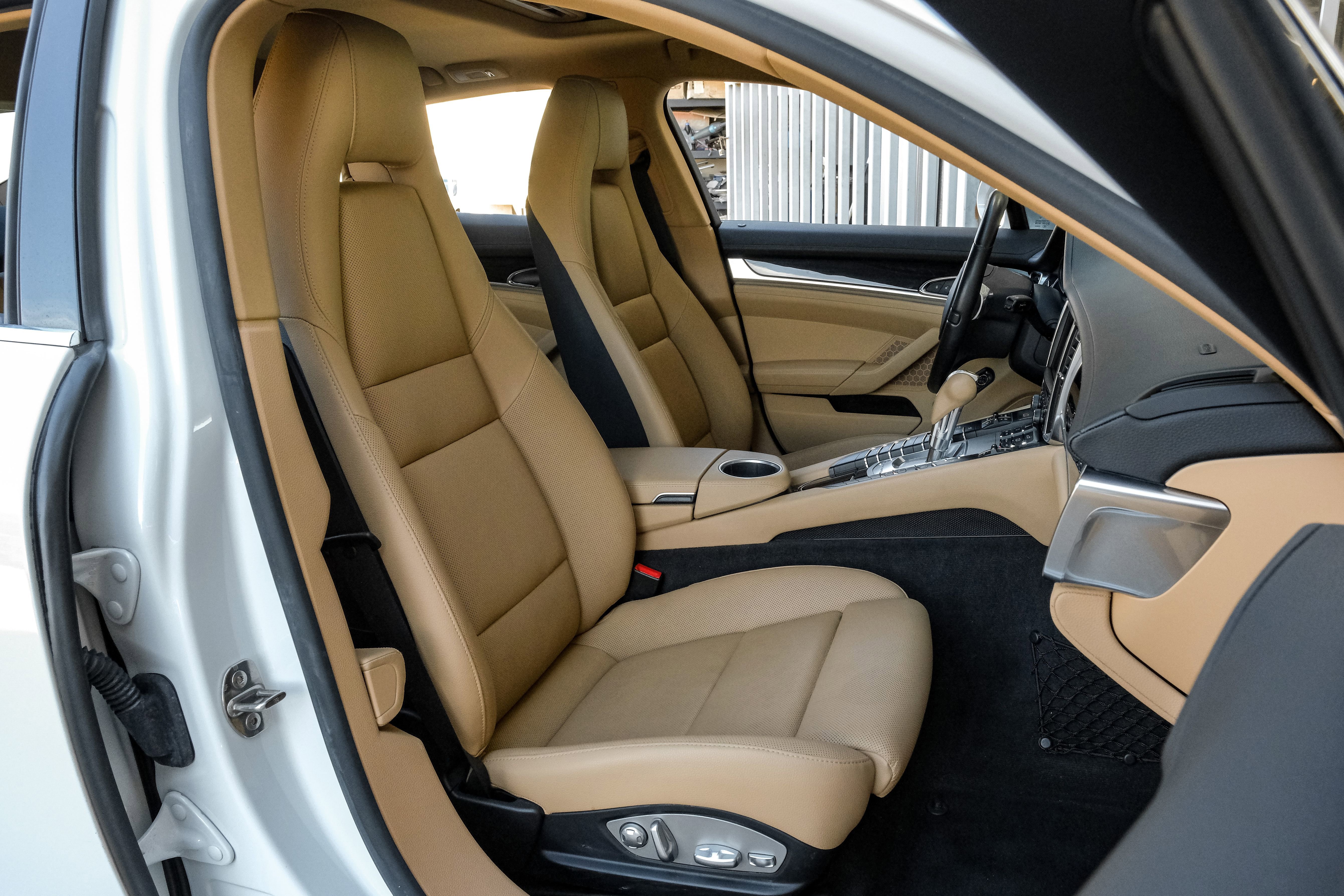 Used 2016 Porsche Panamera S w/ Premium Package Plus image 37