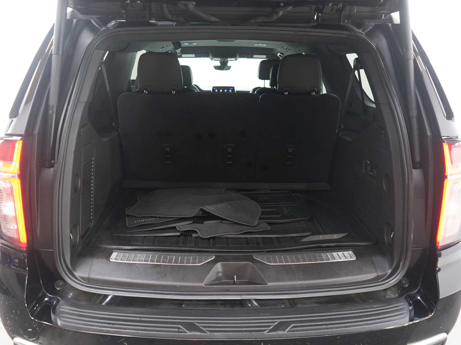 Used 2021 Chevrolet Suburban High Country image 15