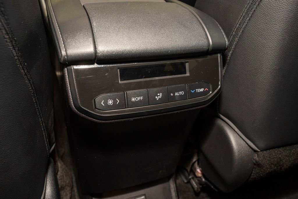 Used 2023 Toyota Highlander XLE image 8