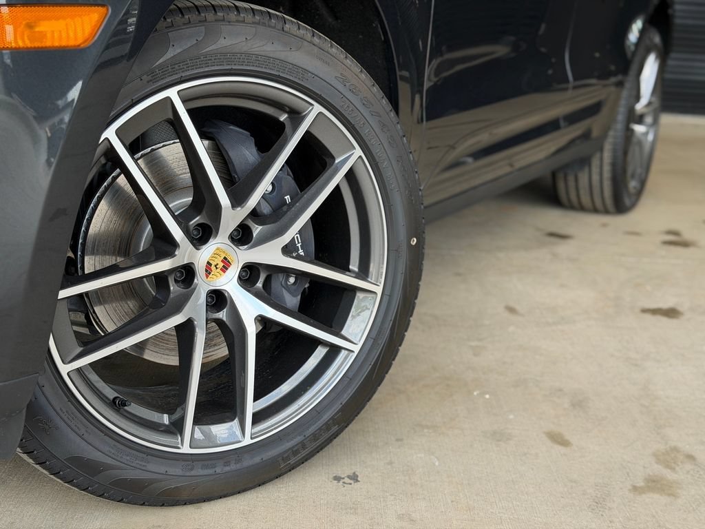 New 2026 Porsche Macan AWD/4WD image 6