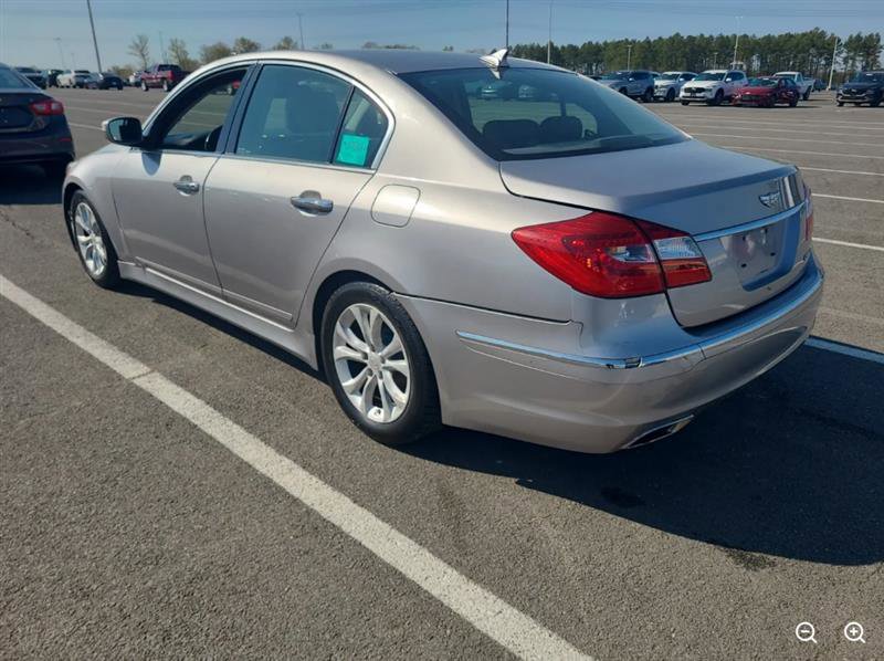 Used 2013 Hyundai Genesis 3.8 RWD image 4