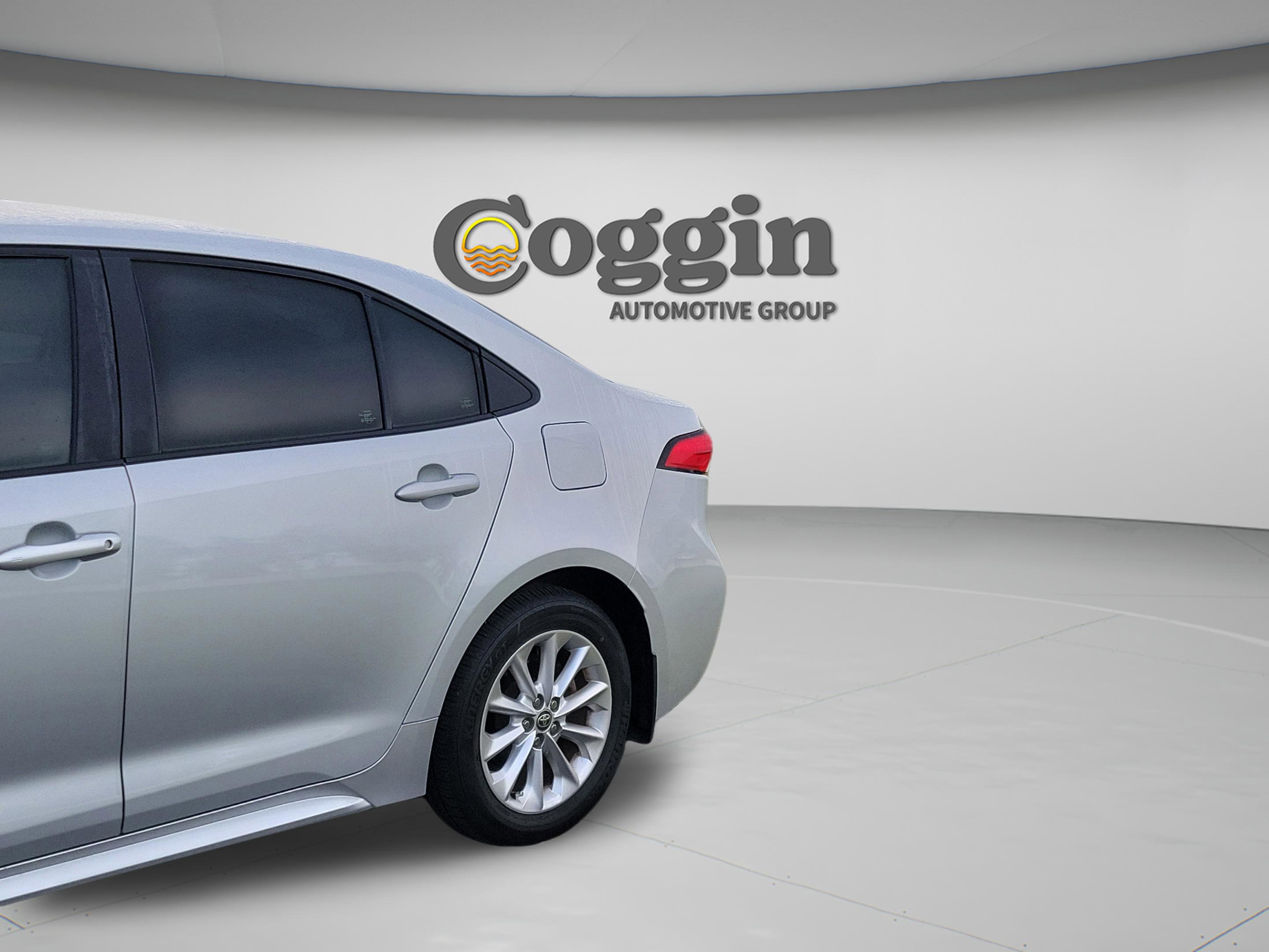 Used 2022 Toyota Corolla LE w/ LE Convenience Package FWD image 30