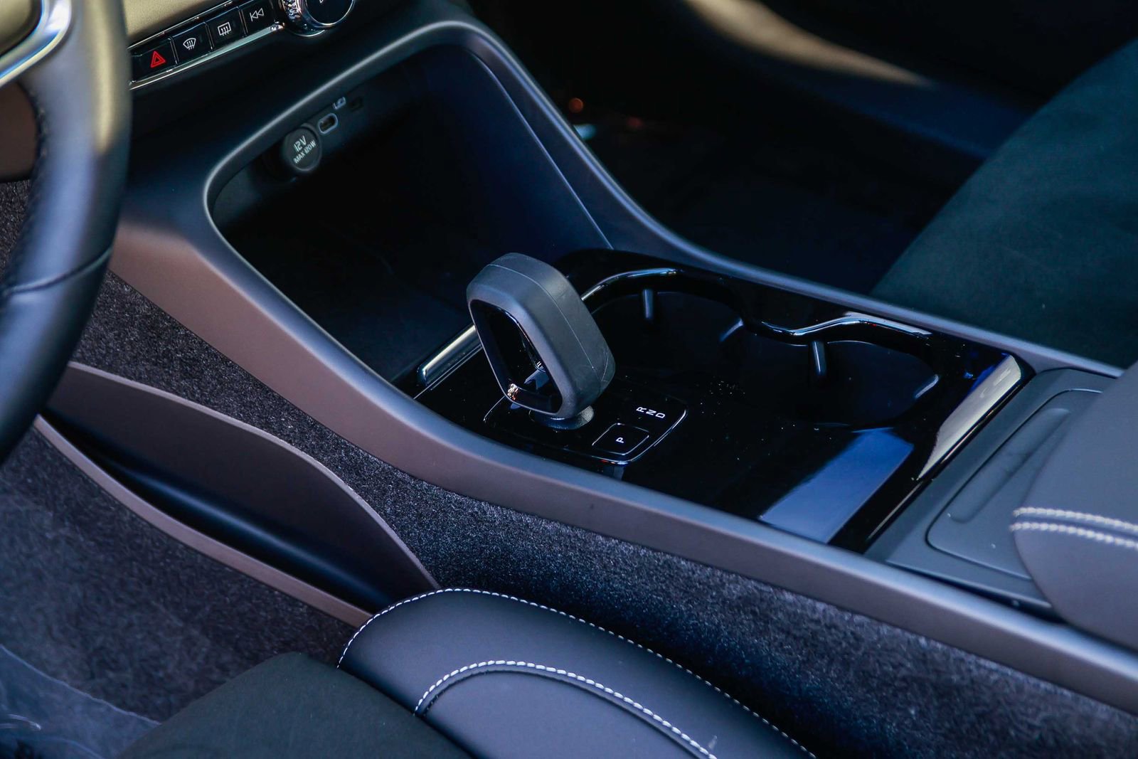 Used 2023 Volvo C40 P8 Recharge Plus image 22