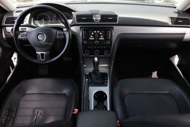Used 2015 Volkswagen Passat 1.8T SE FWD image 24