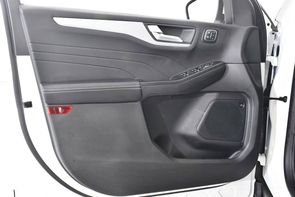 Used 2025 Ford Escape Platinum w/ Premium Technology Package image 25