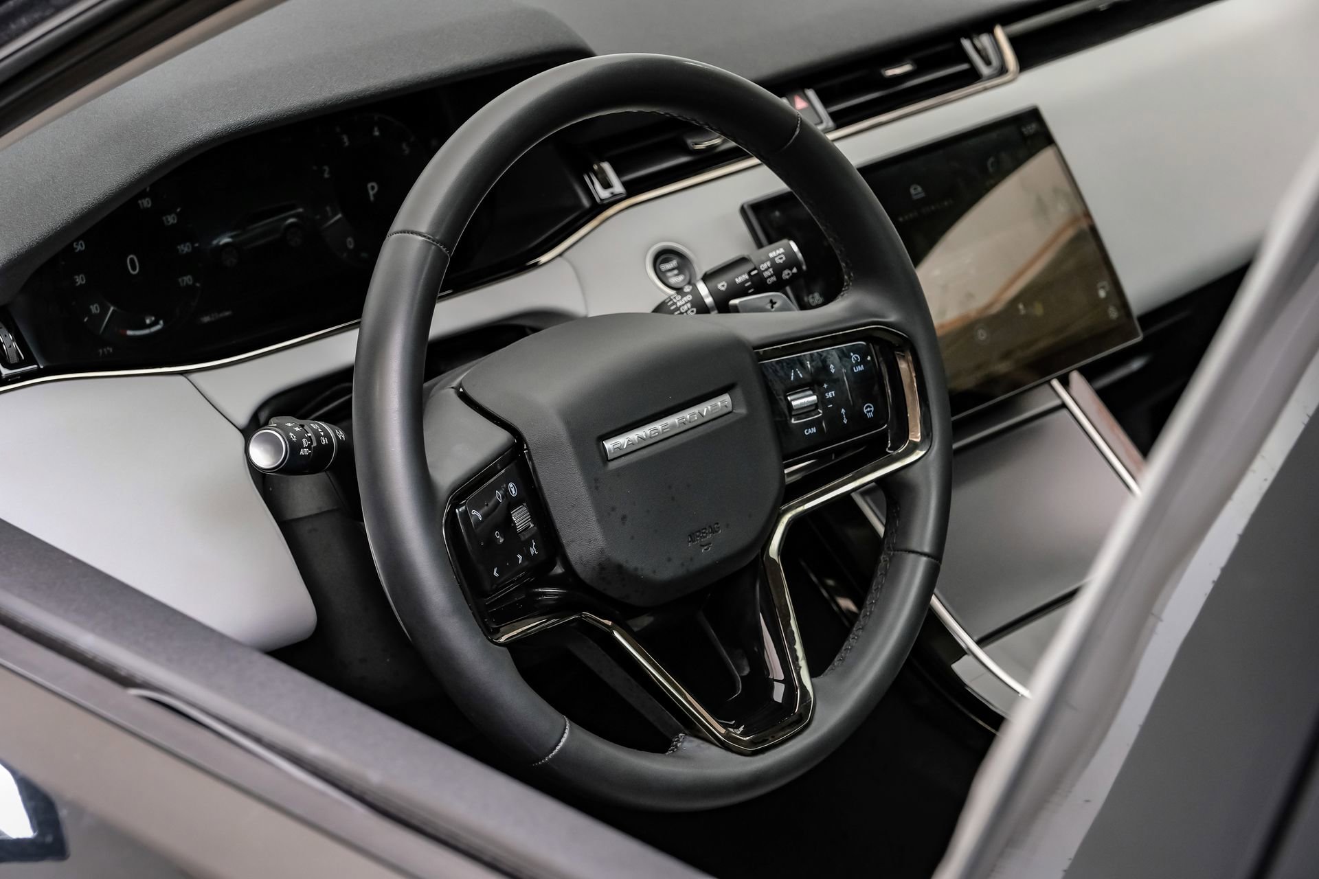 Used 2024 Land Rover Range Rover Evoque Dynamic SE AWD/4WD image 19