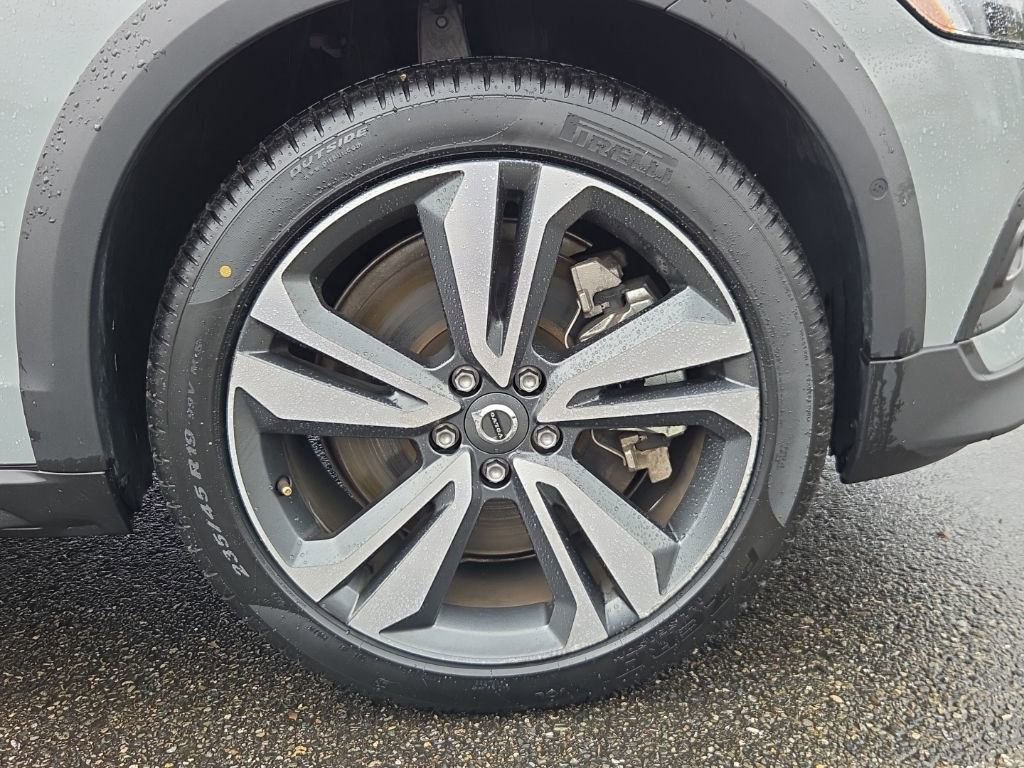 Certified 2025 Volvo V60 B5 Cross Country Plus image 10