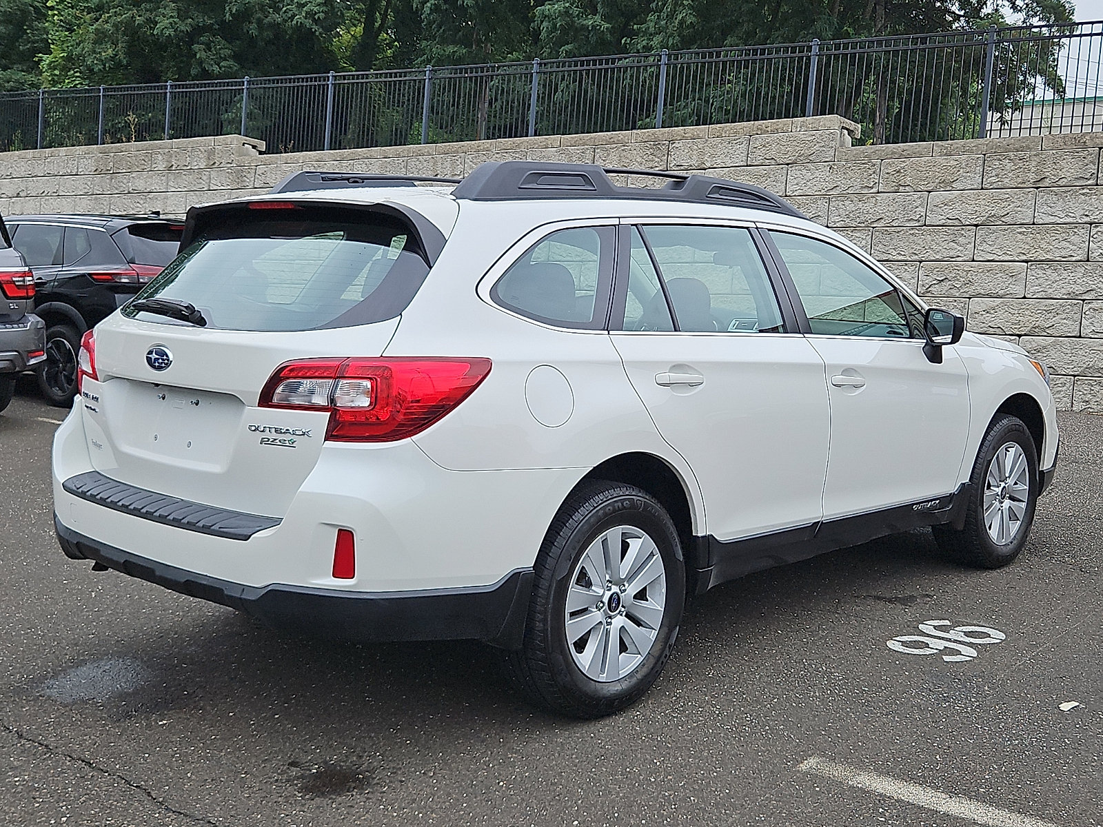 Used 2017 Subaru Outback 2.5i AWD/4WD image 6