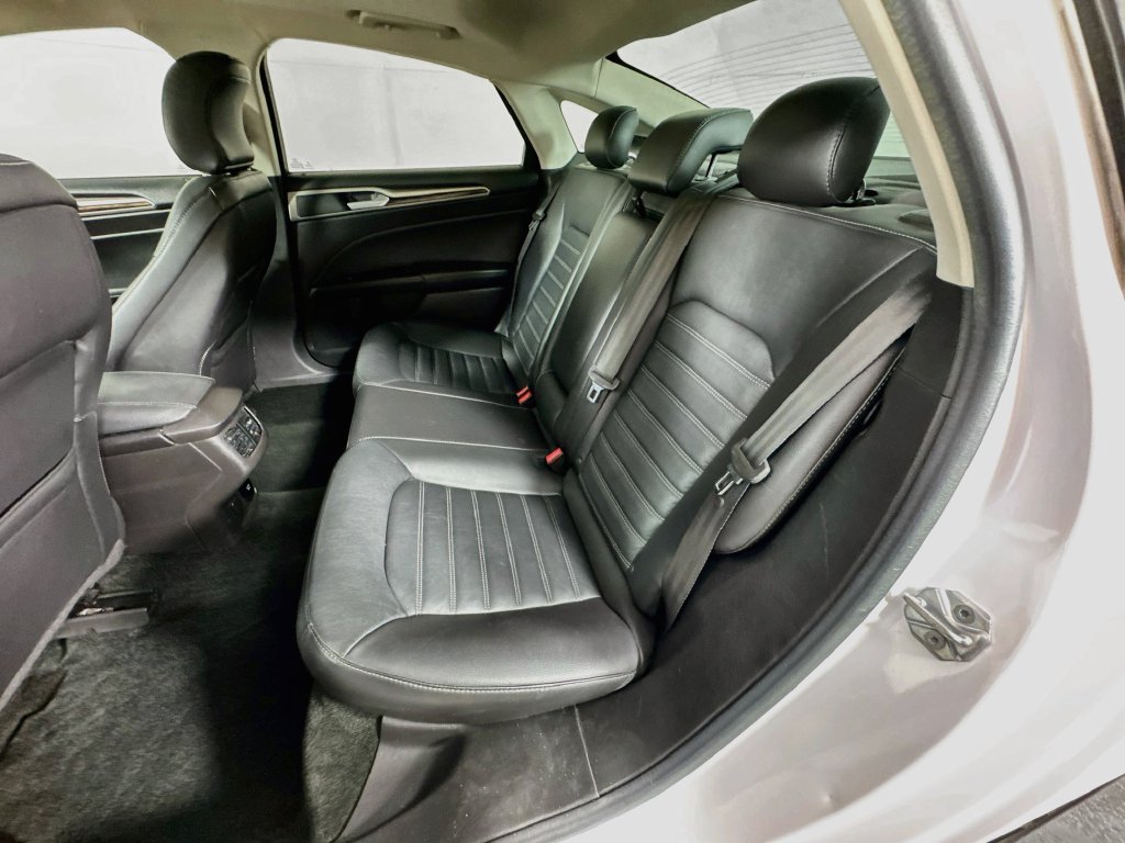 Used 2016 Ford Fusion SE w/ Equipment Group 202A AWD/4WD image 29