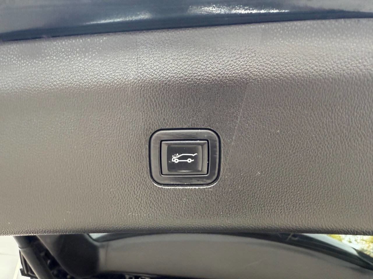 Used 2020 Buick Enclave Essence image 39