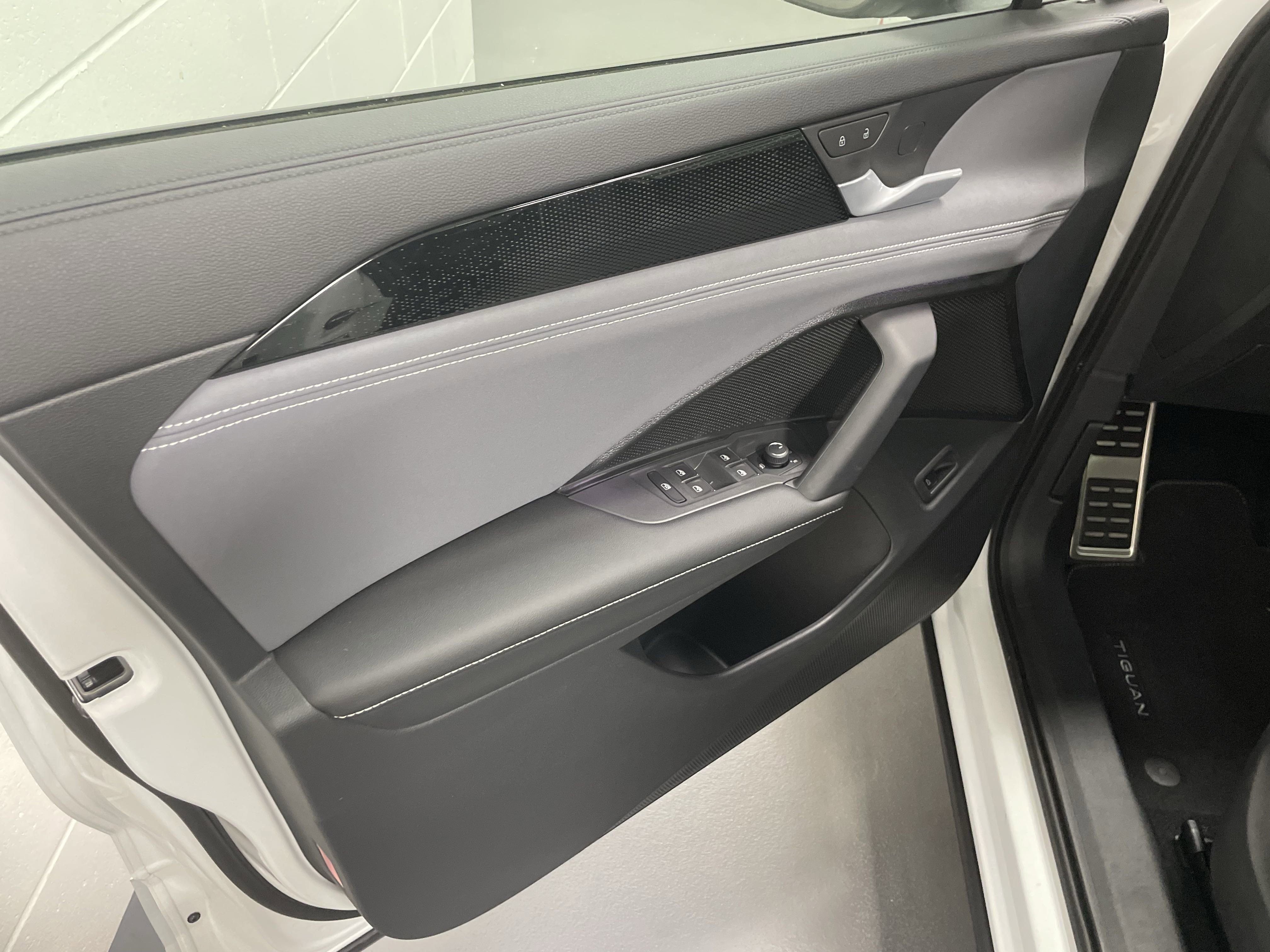 New 2025 Volkswagen Tiguan SE R-Line image 5