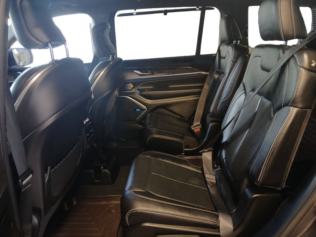 Used 2022 Jeep Grand Cherokee L Overland w/ Advanced Protech Group III AWD/4WD image 15