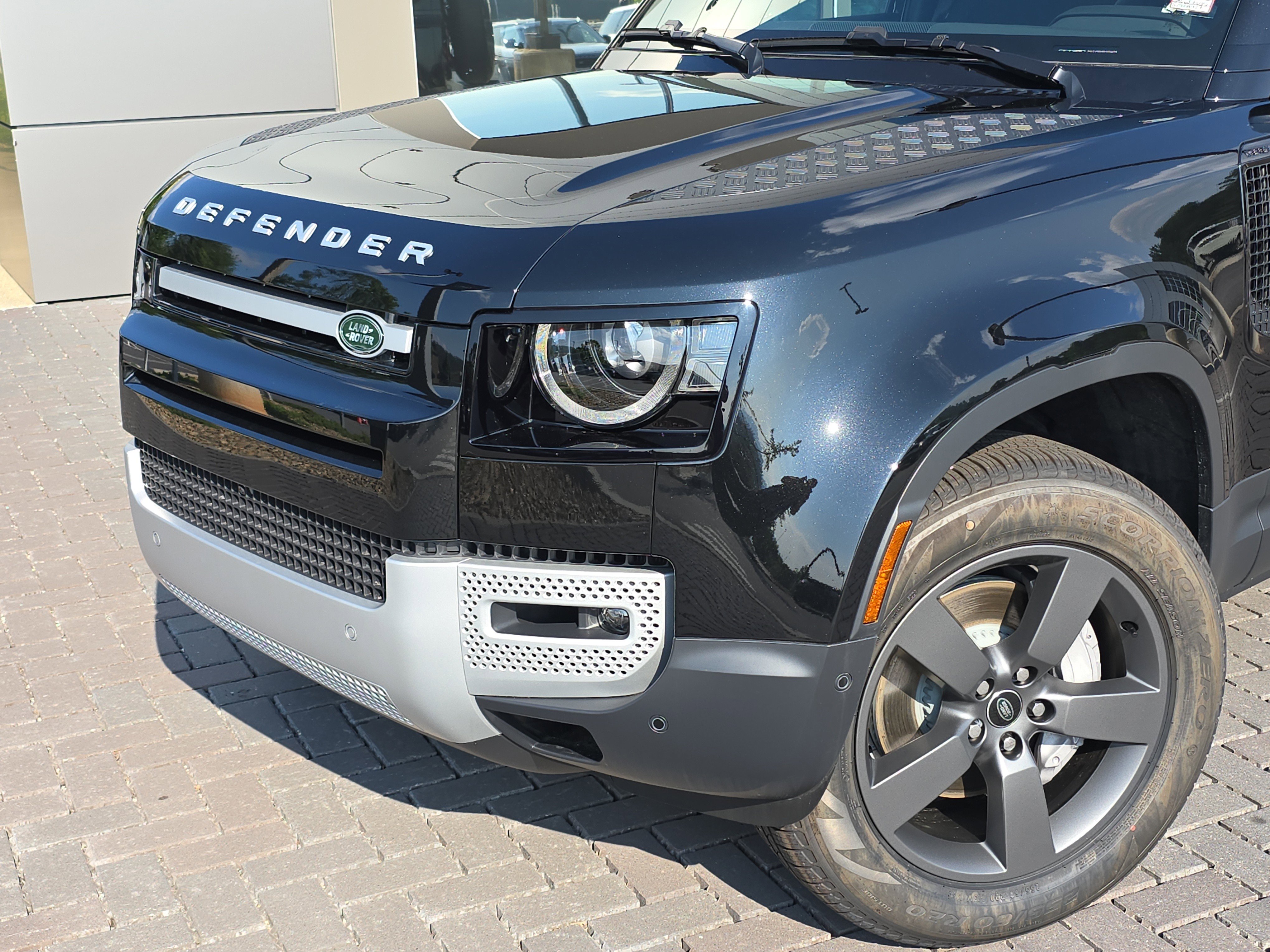 Certified 2025 Land Rover Defender 110 S AWD/4WD image 9
