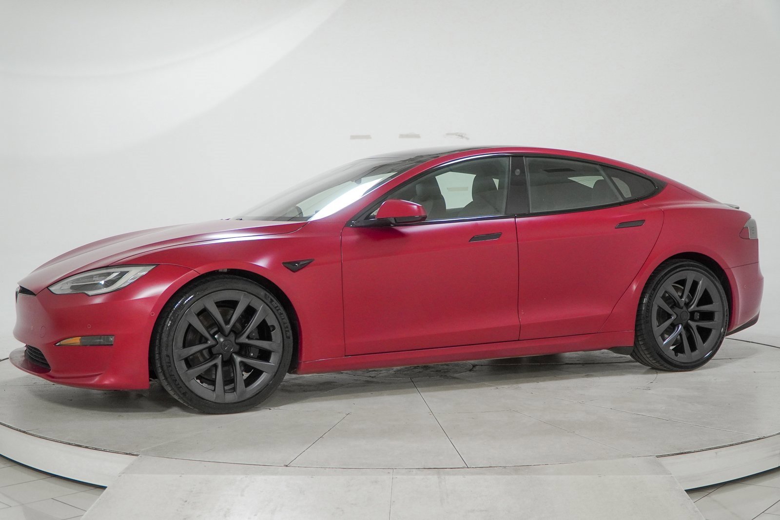 Used 2021 Tesla Model S Plaid image 4