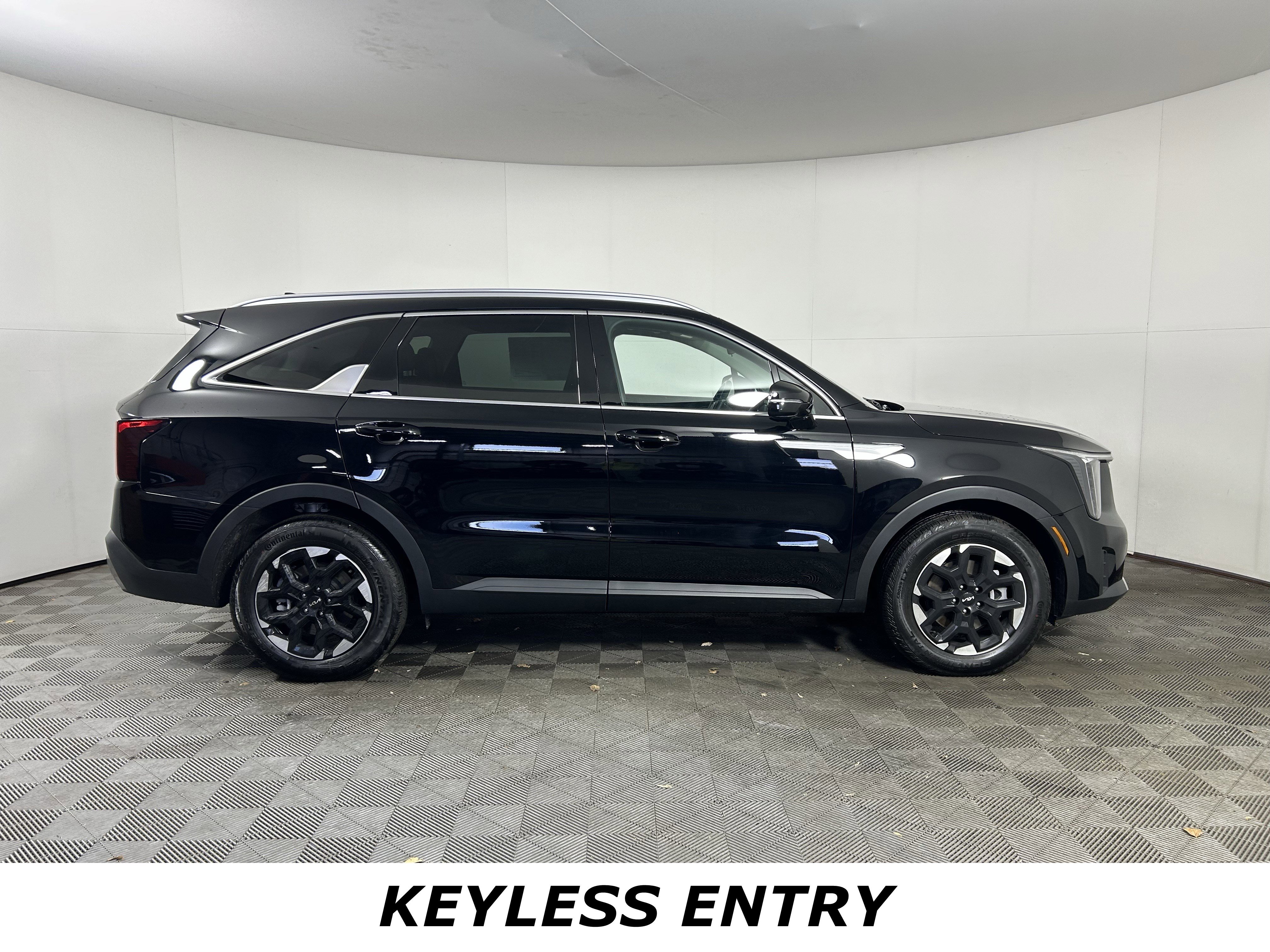 Used 2025 Kia Sorento S w/ Panoramic Sunroof Package image 8